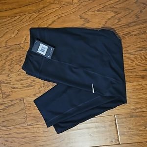 NWT! NIKE knee length leggings! 1x!
